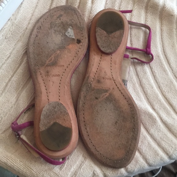 Brian B Atwood suede fuchsia sandals flats - Picture 4 of 4